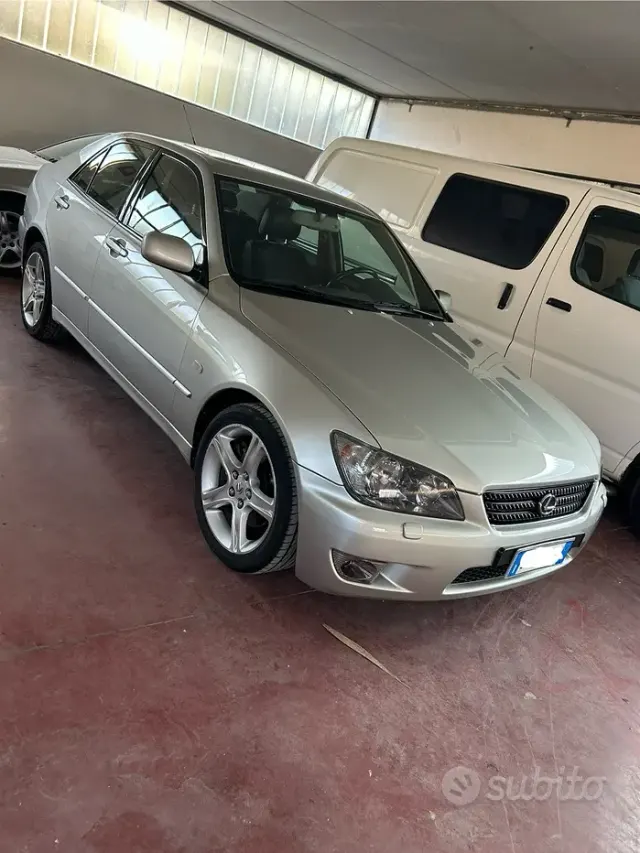 Lexus IS 1ª serie