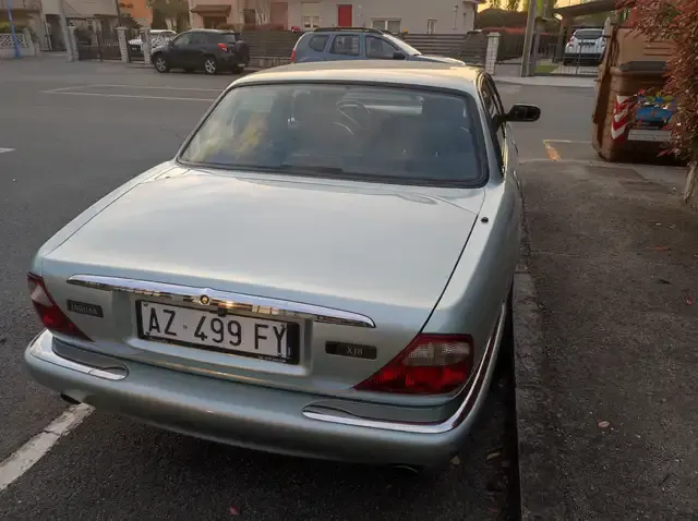 Jaguar XJ8