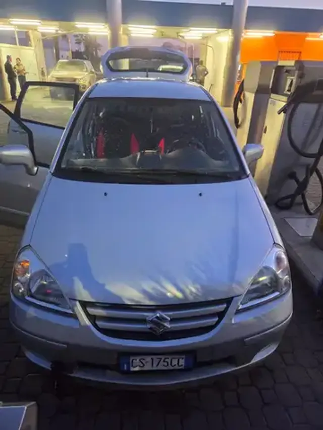 Suzuki Liana