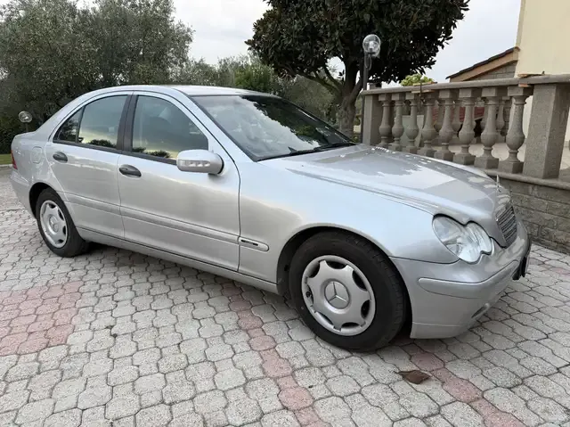 Mercedes-Benz C 200