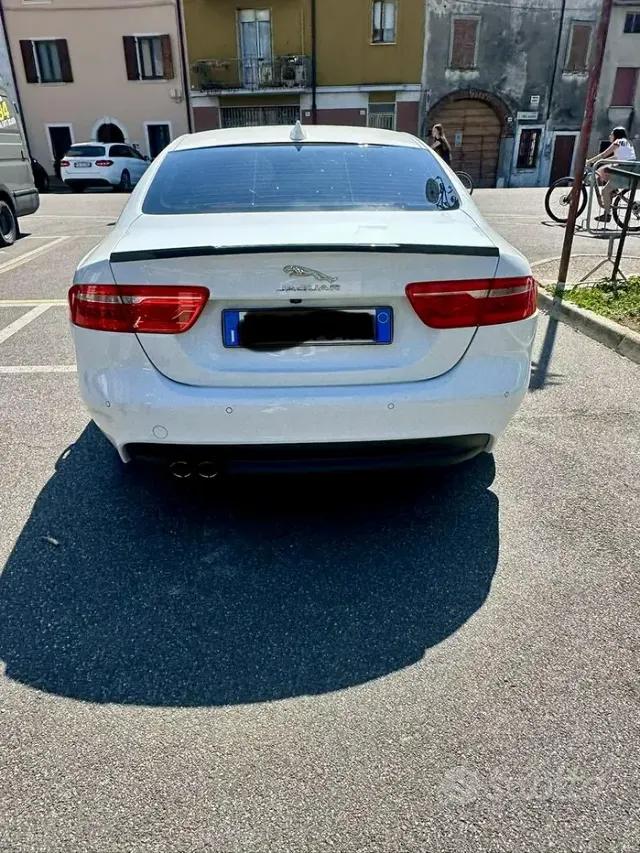 Jaguar XE (X760)