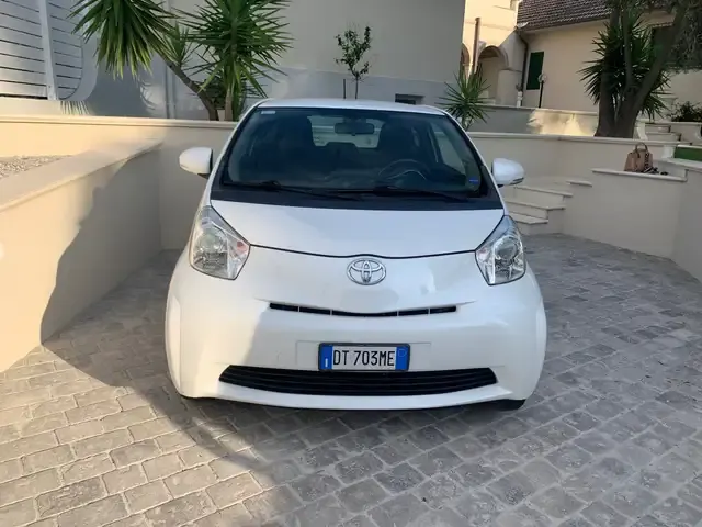 Toyota iQ