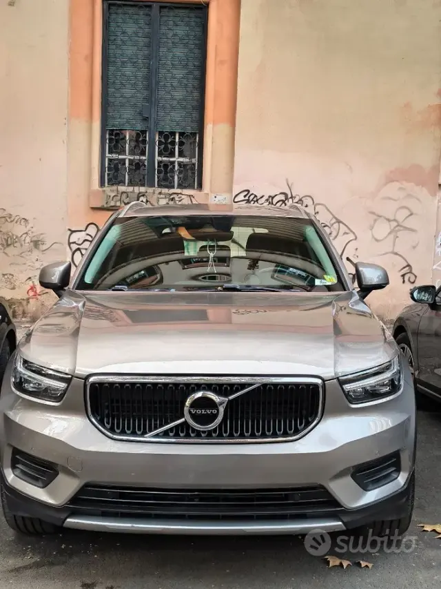 Volvo XC40 (2017-->)
