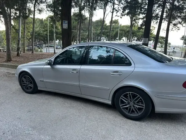 Mercedes-Benz E 220