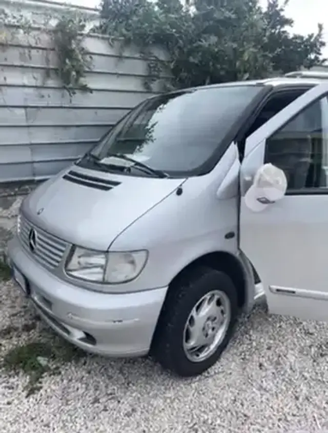 Mercedes-Benz V 220