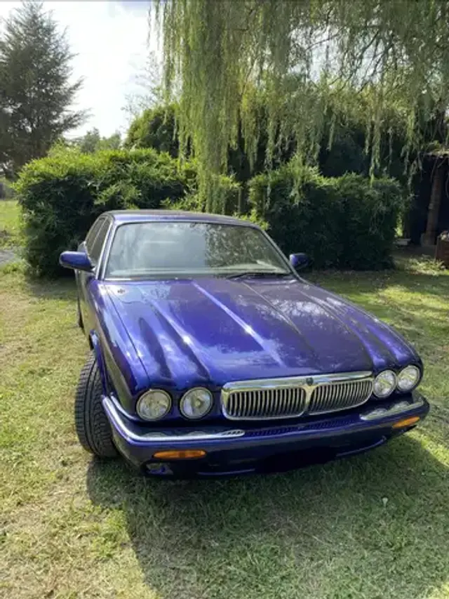Jaguar XJ8