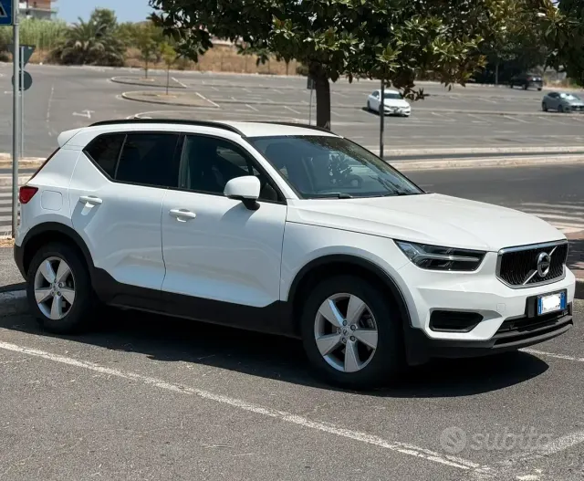 Volvo XC40 (2017-->)