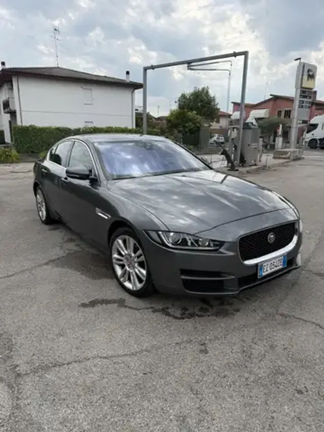 Jaguar XE