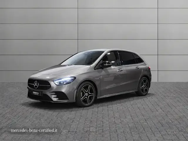 Mercedes-Benz B 180