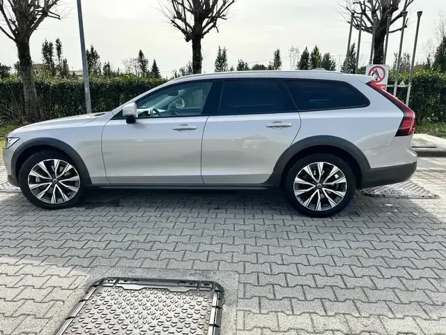 Volvo V90 Cross Country