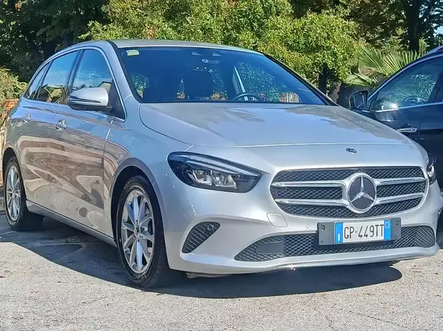Mercedes-Benz B 200