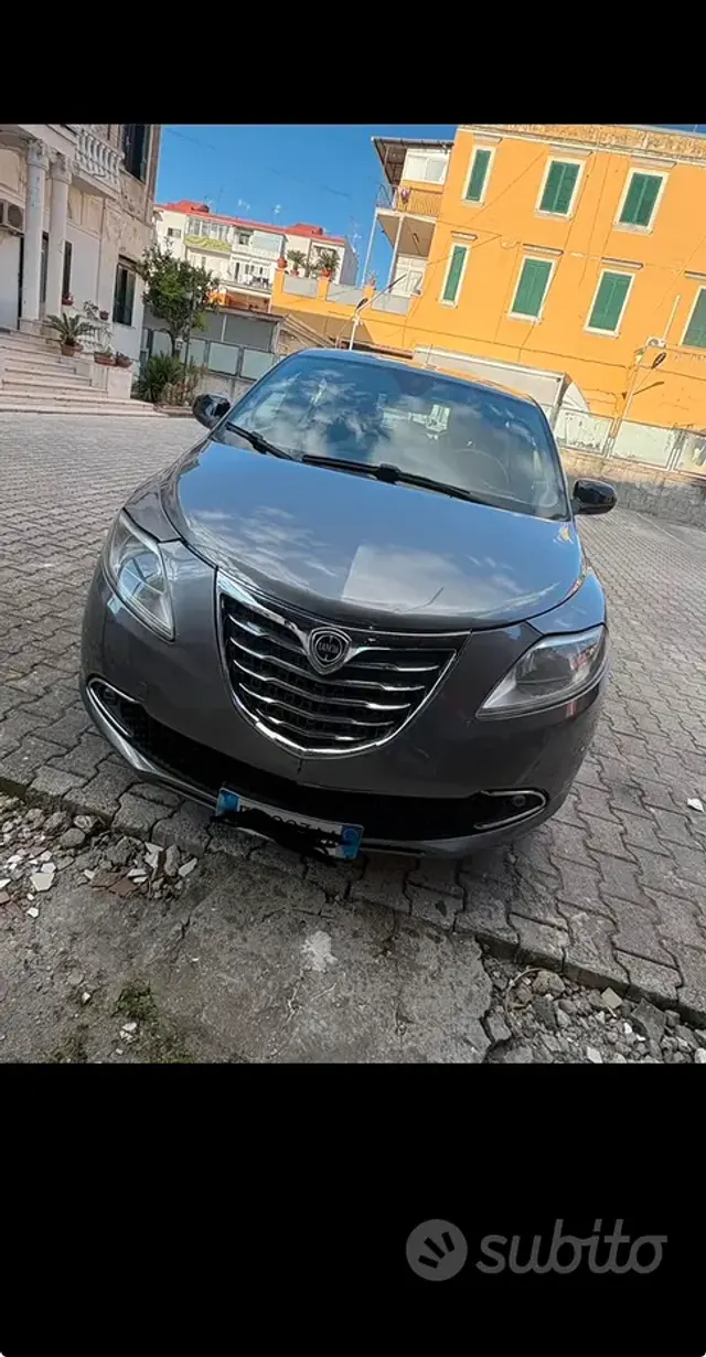 Lancia Ypsilon