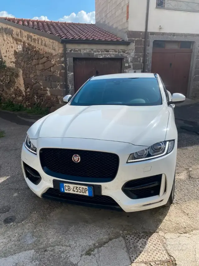 Jaguar F-Pace (X761)