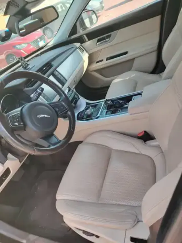 Jaguar XF