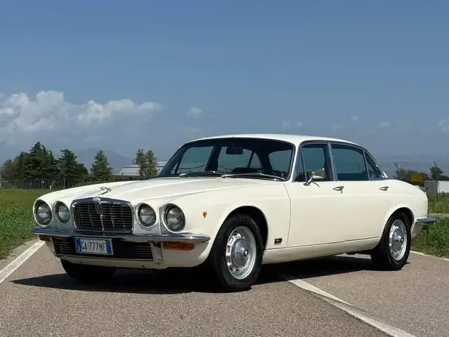 Jaguar XJ12
