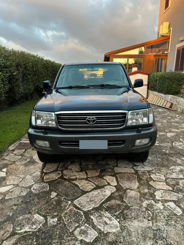 Toyota Land Cruiser 100