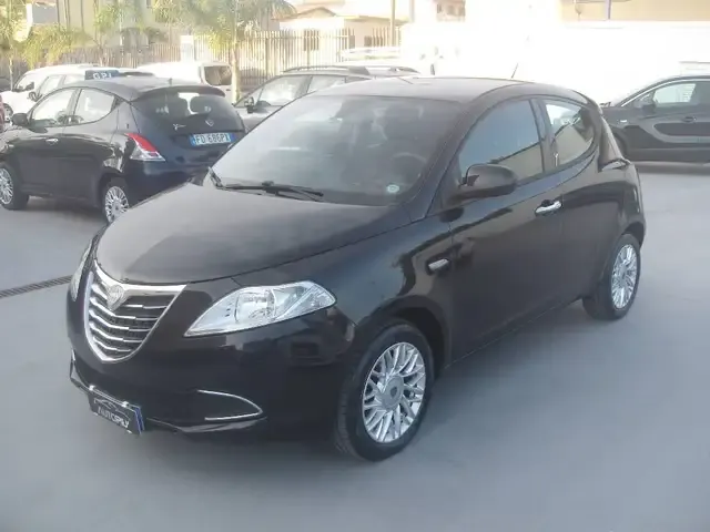 Lancia Ypsilon