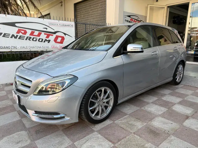 Mercedes-Benz B 180