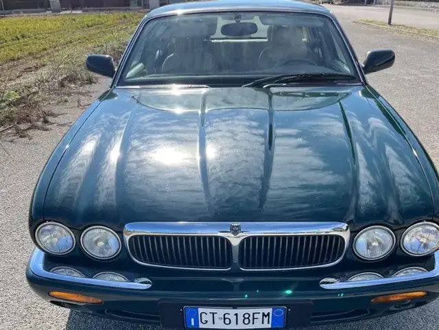 Jaguar XJ8