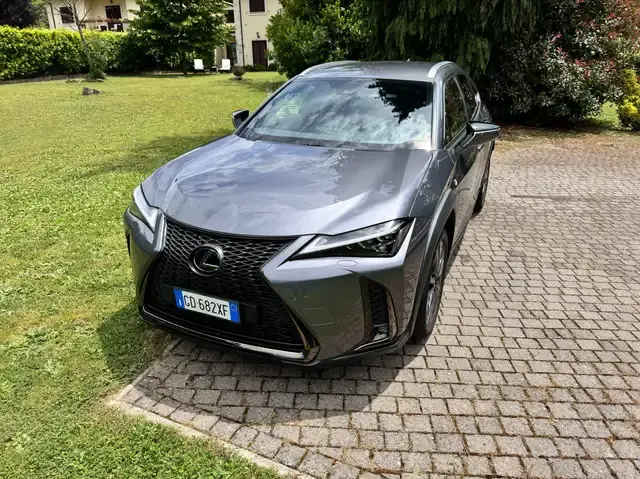 Lexus UX 200