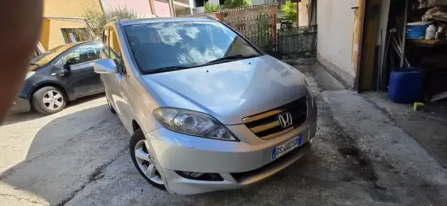 Honda FR-V