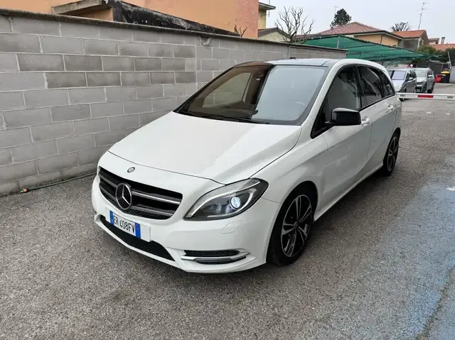 Mercedes-Benz B 200