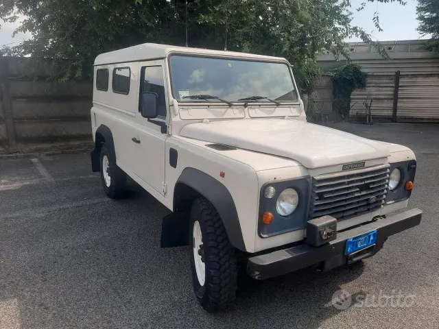 Land Rover Defender