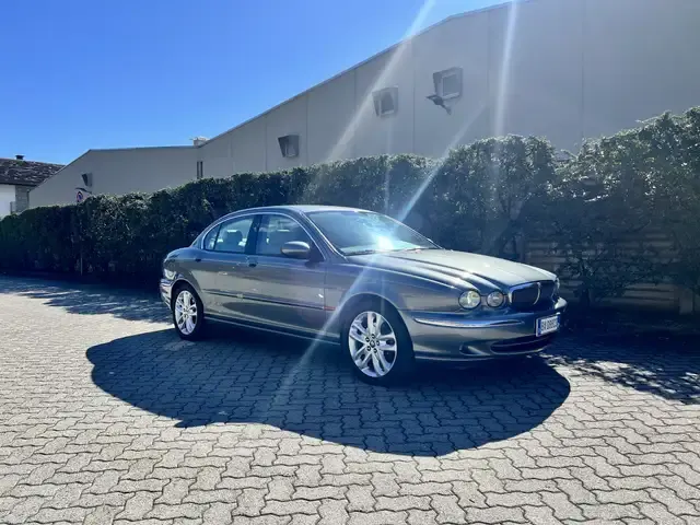 Jaguar X-Type