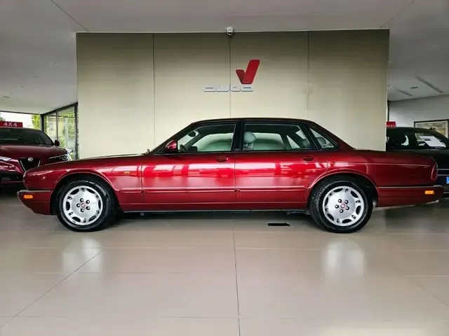 Jaguar XJ6