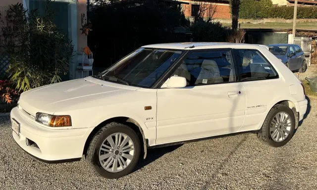 Mazda 323