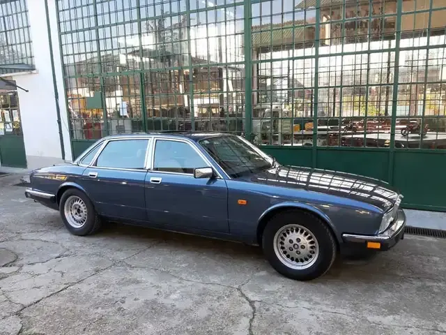 Jaguar XJ6