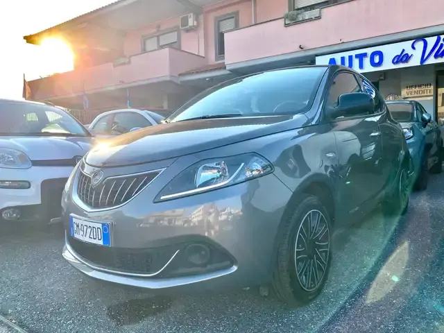 Lancia Ypsilon
