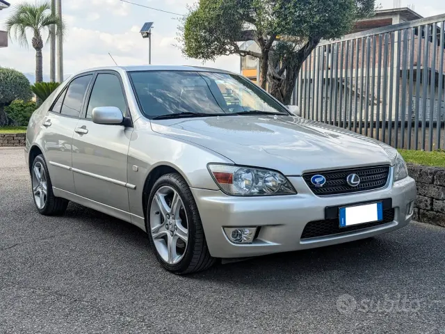 Lexus IS 1ª serie