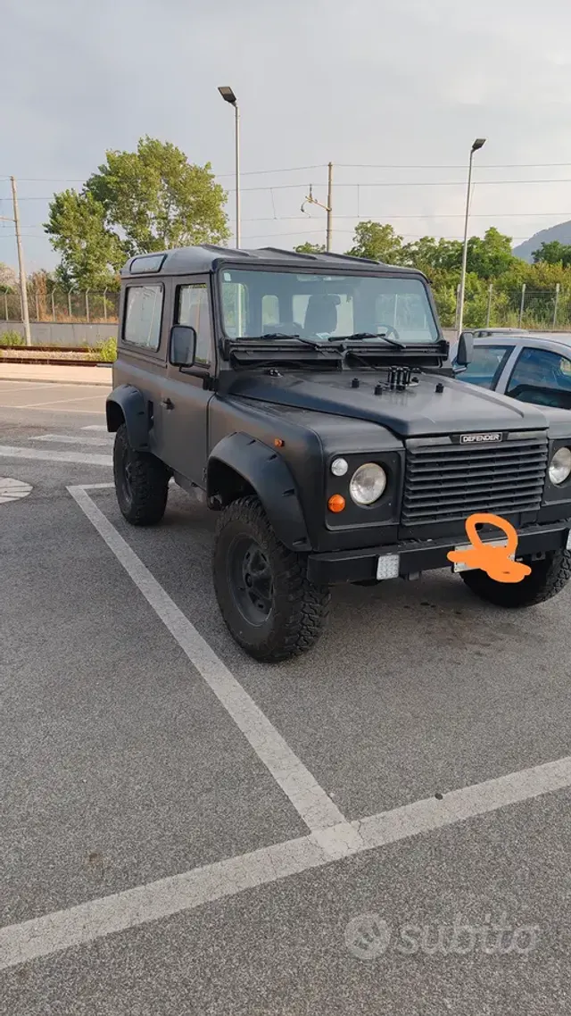 Land Rover Defender
