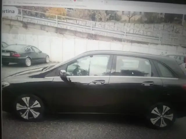 Mercedes-Benz B 180