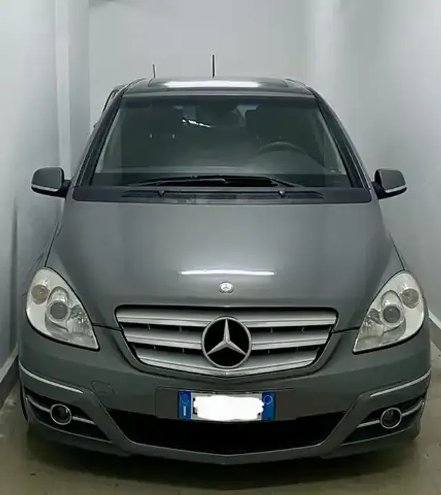 Mercedes-Benz B 200