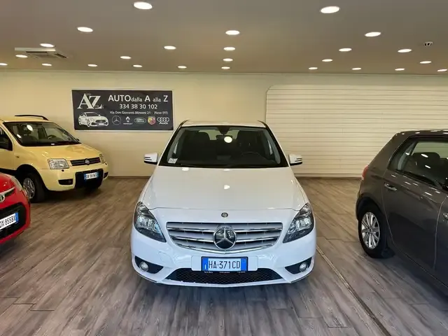 Mercedes-Benz B 180
