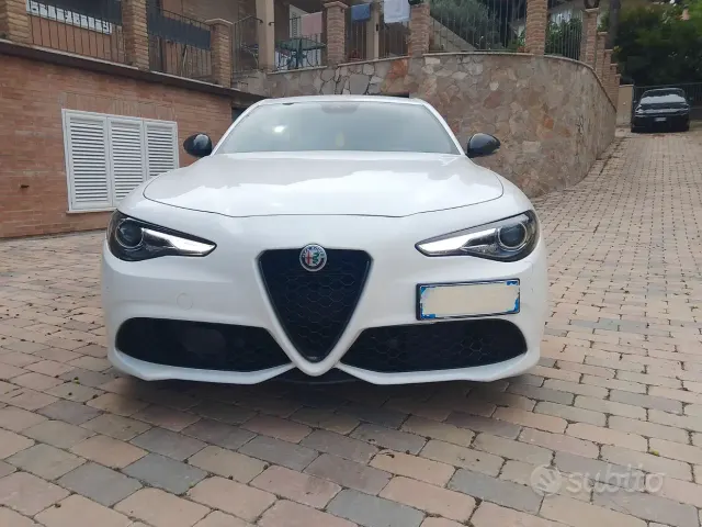 Alfa Romeo Giulia (2016)