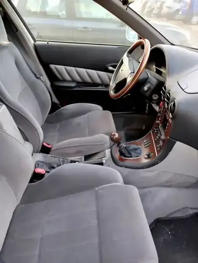 Alfa Romeo 166