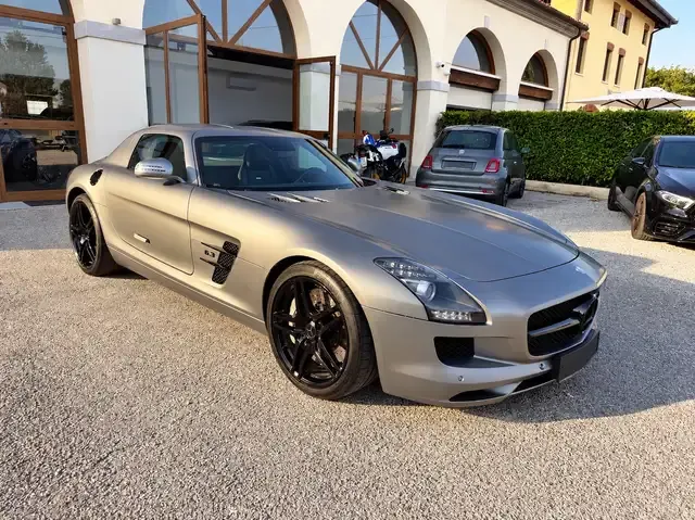 Mercedes-Benz SLS