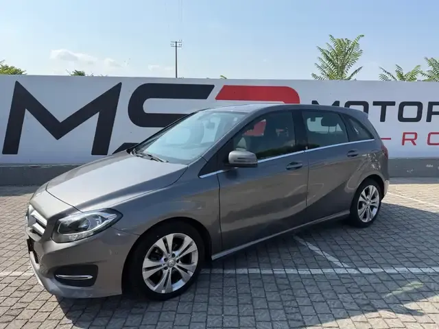Mercedes-Benz B 180