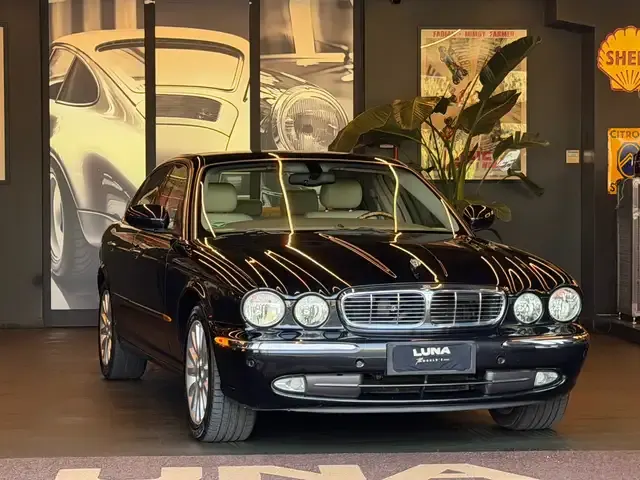 Jaguar XJ8