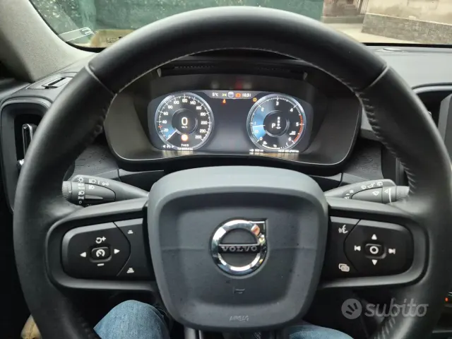 Volvo XC40 (2017-->)