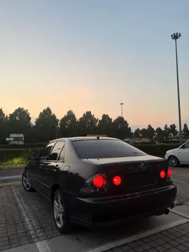 Lexus IS 200