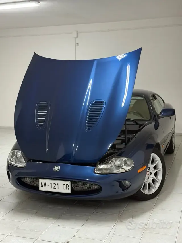 Jaguar XK8/XKR (X105)