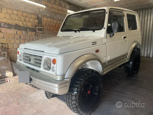 Suzuki Samurai