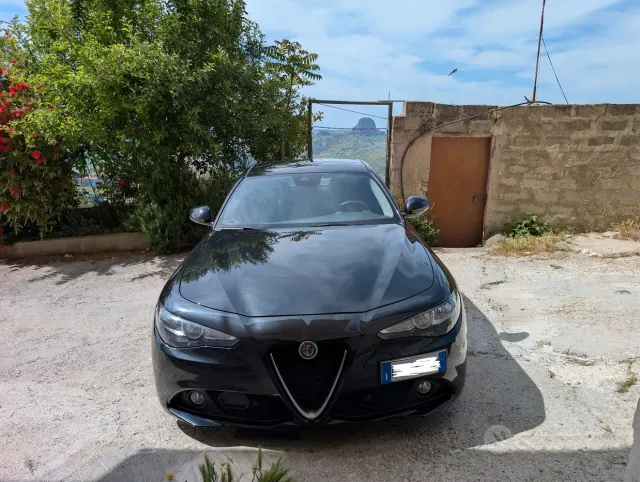 Alfa Romeo Giulia (2016)