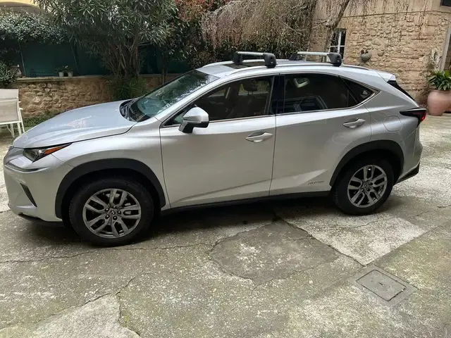 Lexus NX 300h