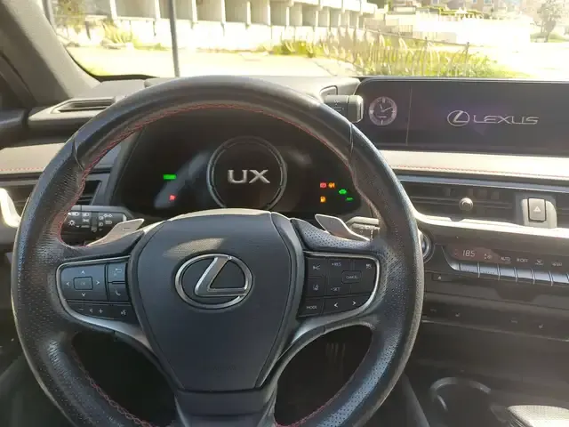 Lexus UX 250h