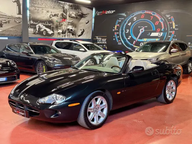 Jaguar XK8/XKR (X100)